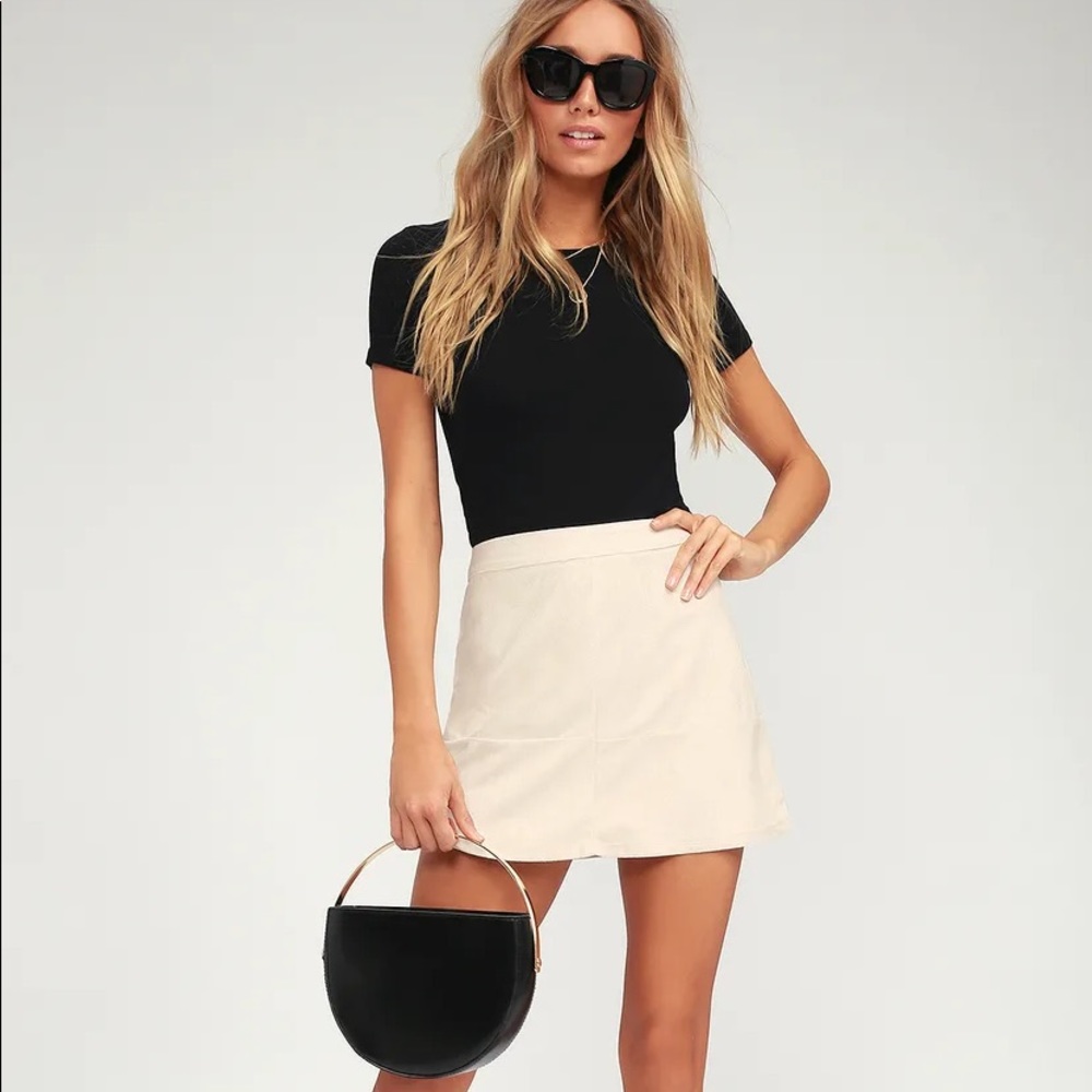 LuLu’s Beige Suede Shenandoah Mini Skirt, size Medium
